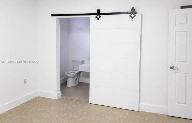 Photo - 471 NE 162nd St