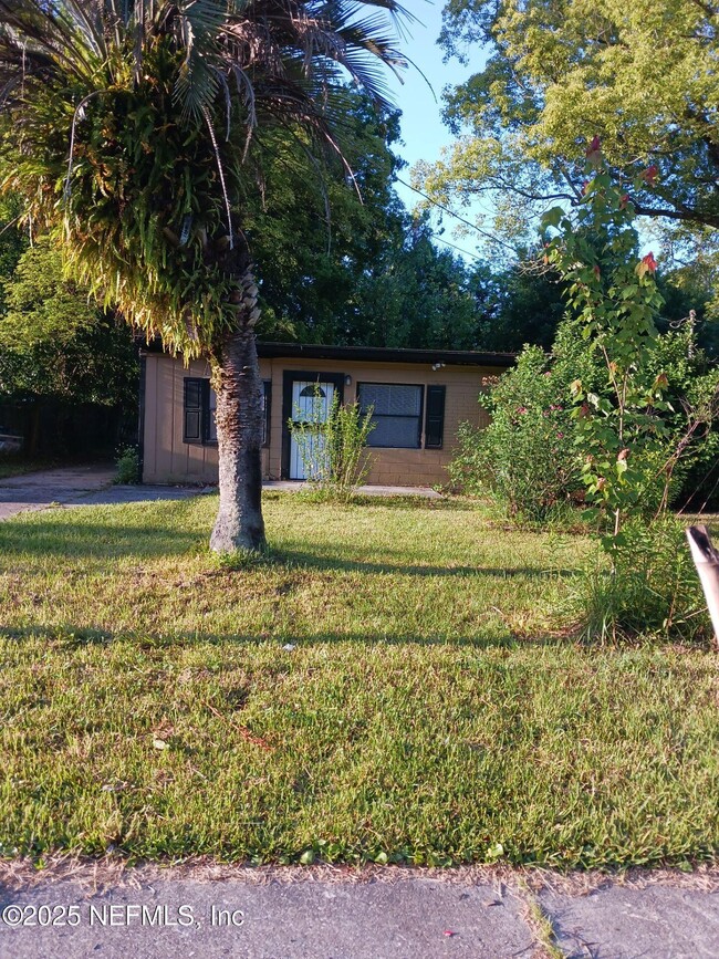 Building Photo - 3010 W 18th St Rental