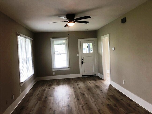 Photo - 3022 School St