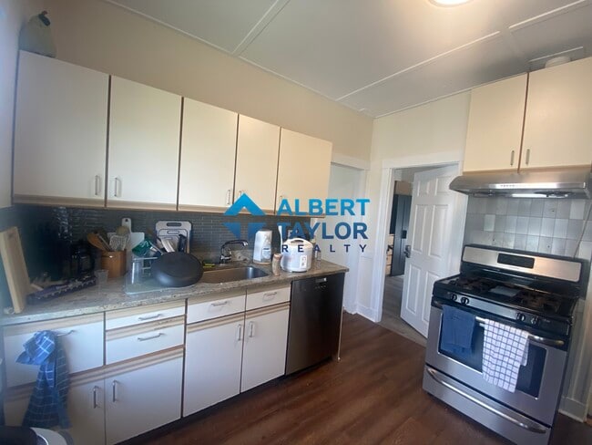 Photo - 18 Sawyer Ter