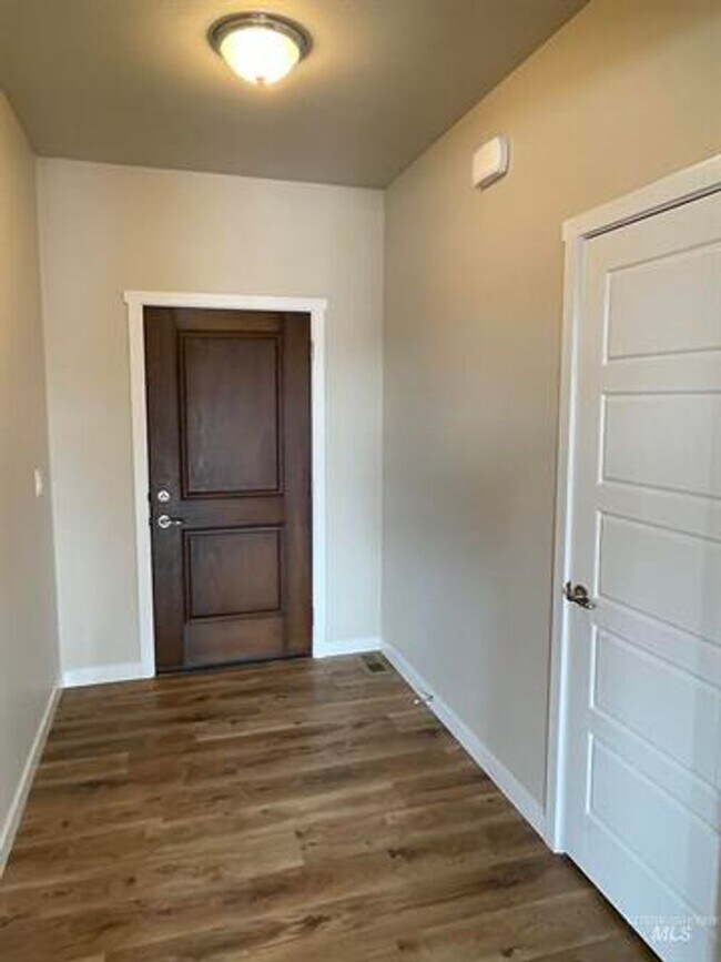 961 Quartz Rd
