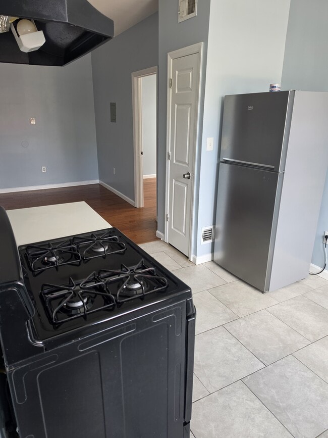 Photo - 300 Lyons Ave Unit 6