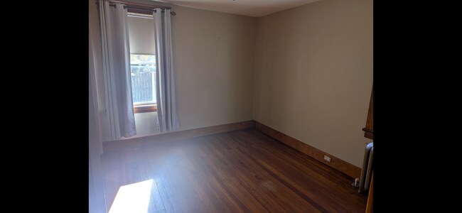 Photo - 208 Orchard Pl