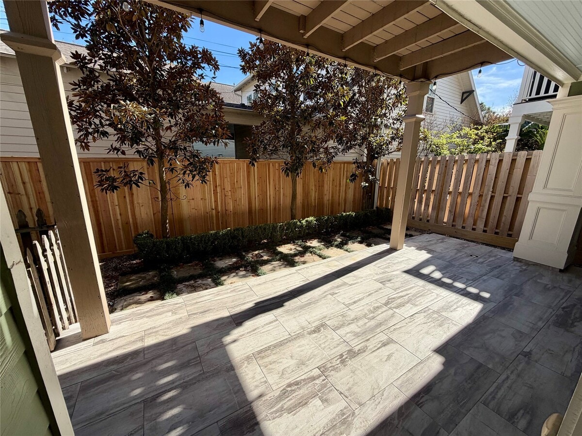 Photo - 2710 Nicholson St