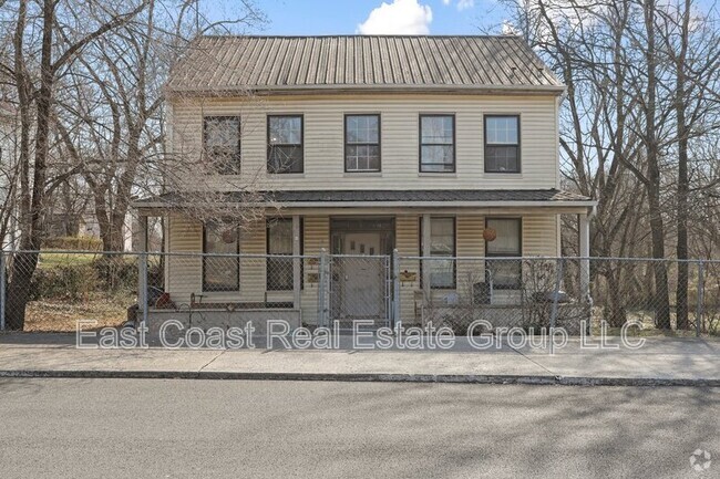 Building Photo - 242 E Liberty St Rental