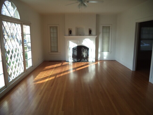 Photo - PLEASE TEXT FOR A PRIVATE SHOWING 334-513-7595