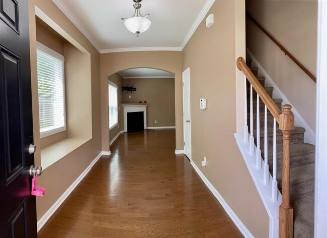 Photo - 301 River Oak St