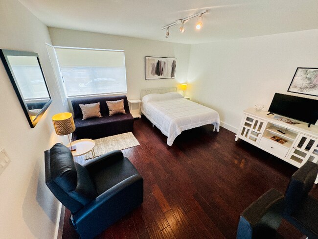 Photo - 741 6th St Unidad 102 W