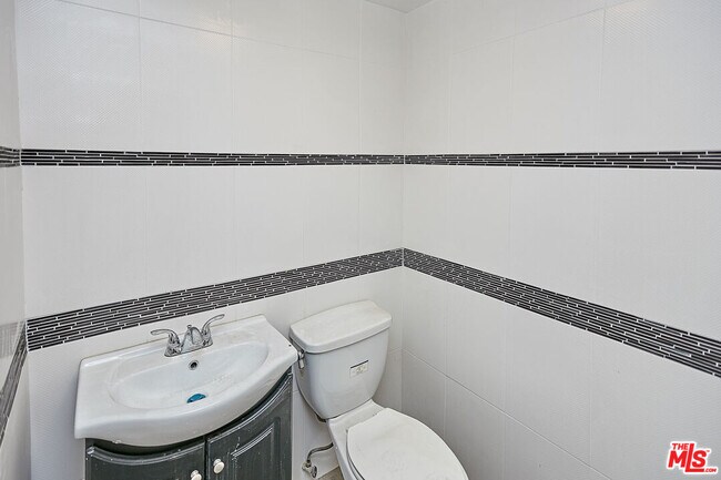 Photo - 2422 Venice Blvd.