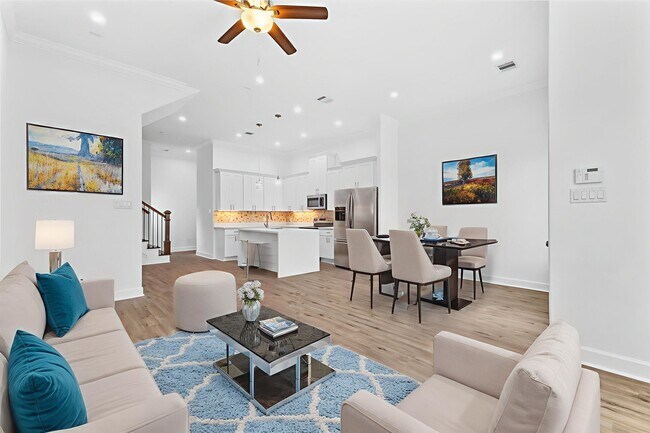 Building Photo - 7805 Farnsworth St