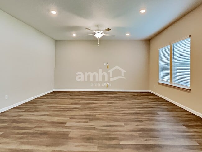 Photo - 184 Edge Park Trl