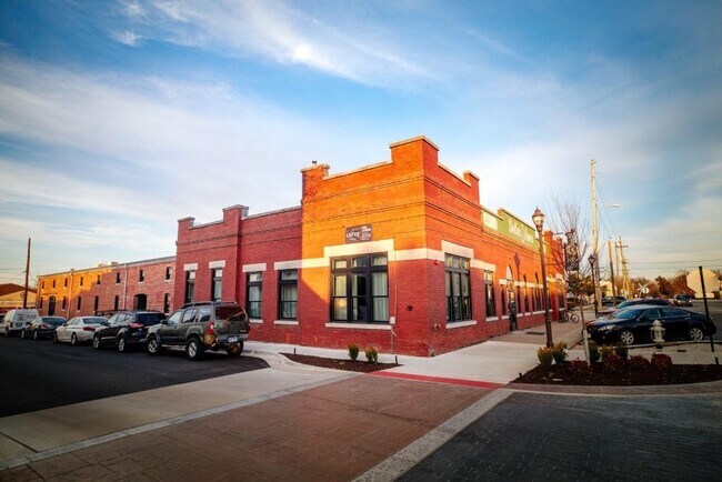 Photo - 101 E Walnut St