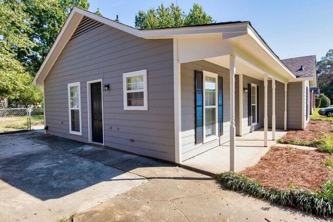 Photo - ** 3 Bed 2 Bath located off Wares Ferry rd...