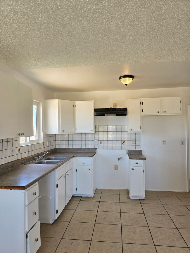 Photo - Freshly painted 2 bedroom  /  1 bathroom u... Unit 20912 83rd St #B California City CA 93505