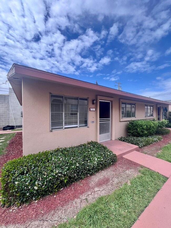 Photo - 4326 1/2 SWIFT AVENUE-