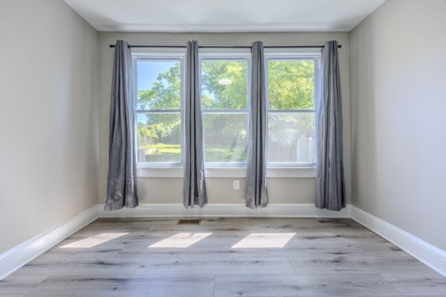 3707 37th Pl Unit Room C