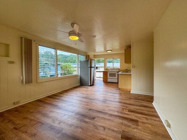 Available Now. Ahuimanu, 2 Parking, Yard, ... - Available Now. Ahuimanu, 2 Parking, Yard, ... House