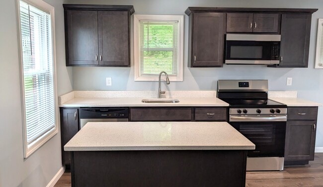 Kitchen - 2903 Homehurst Ave
