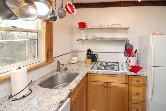 Photo - 147 E Chestnut St