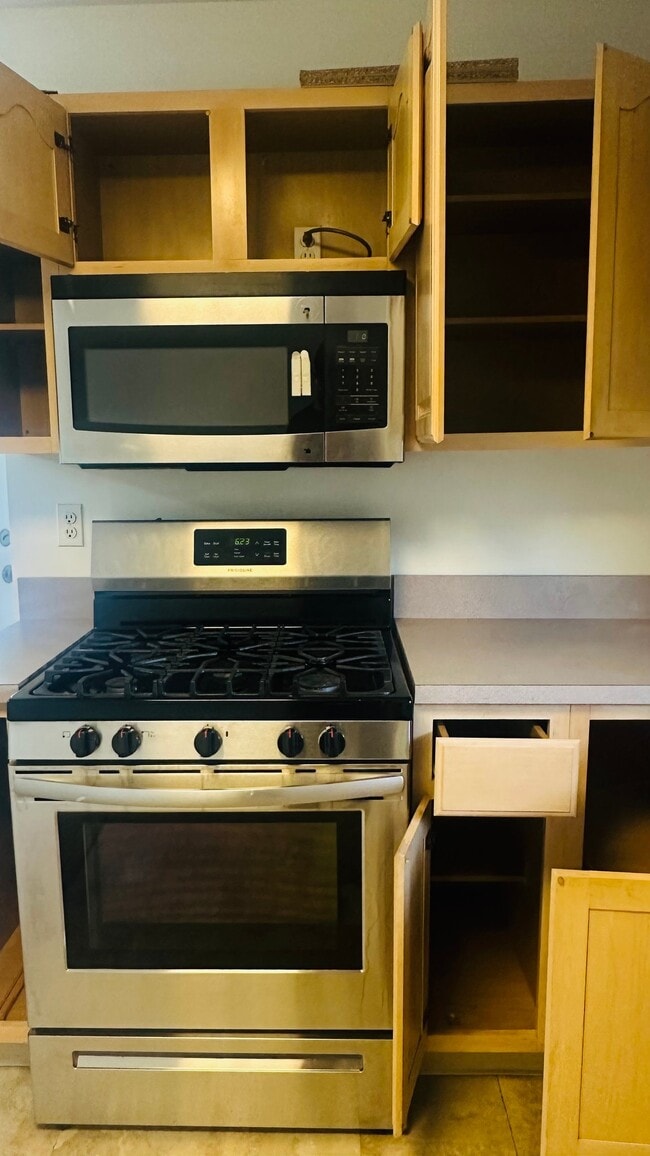 Photo - 419 Midwood Ave