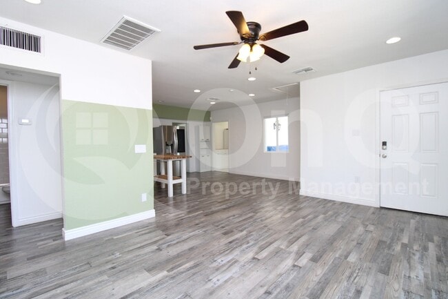 Photo - 1729 W Fairmount Ave