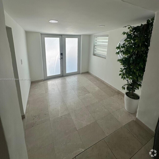 Building Photo - 17650 NE 19th Ave Rental