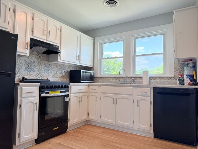 880 S State St Unit UPSTAIRS