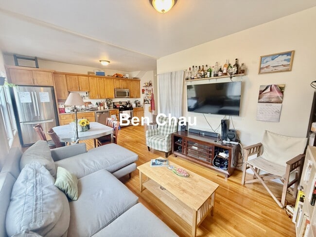 Building Photo - 1190 Cambridge St Unit 3B