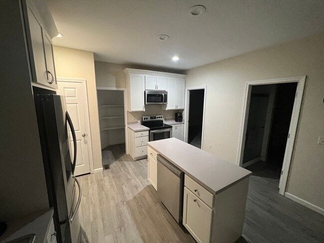 kitchen - 12 Selkirk St Unit #1