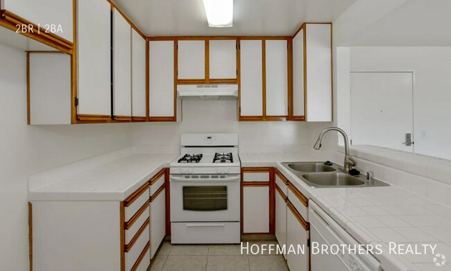 Building Photo - 5541 Fulcher Ave Unit 304A Rental