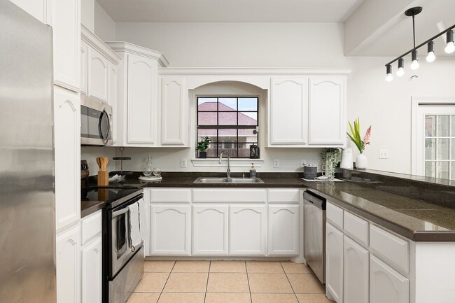Photo - Bright Spacious Home with Charm For Rent!