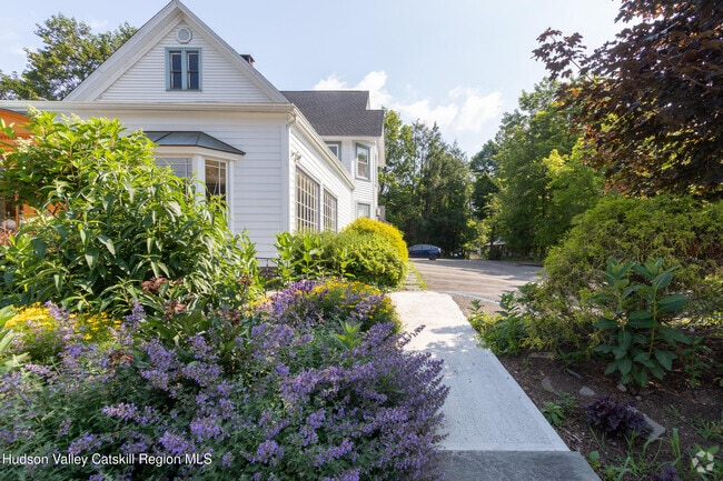 Building Photo - 35 Mill Hill Rd Rental