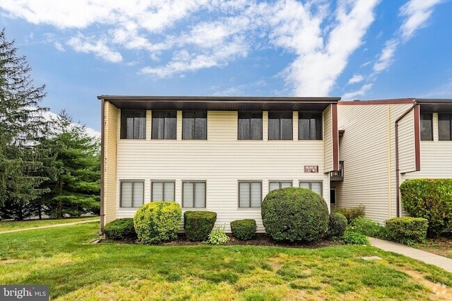 Building Photo - 2 Avon Dr Unit E Rental
