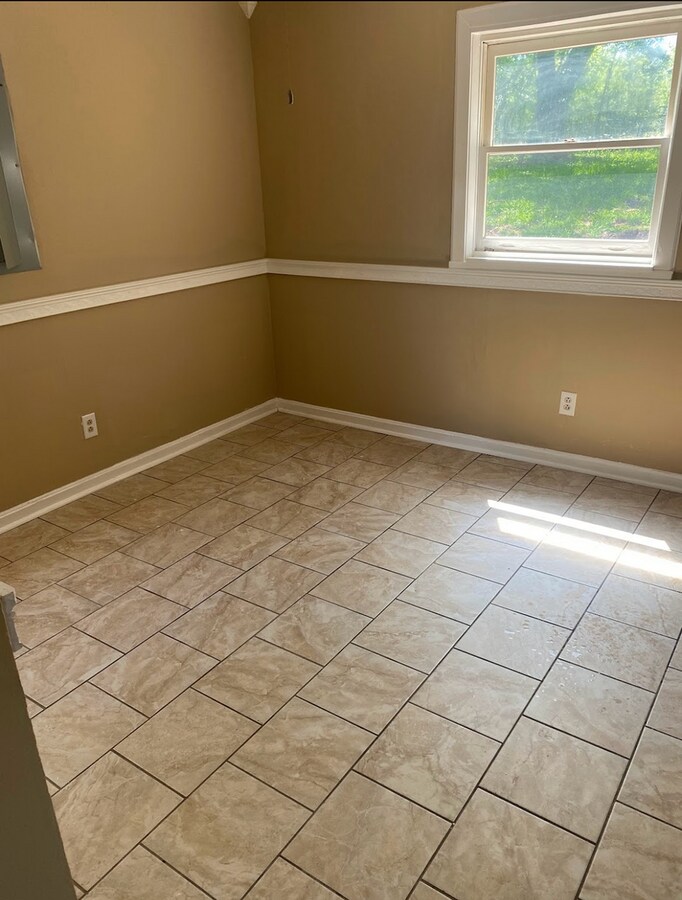 Photo - 3Bed 1Bath available with $500 off 1 month rent!