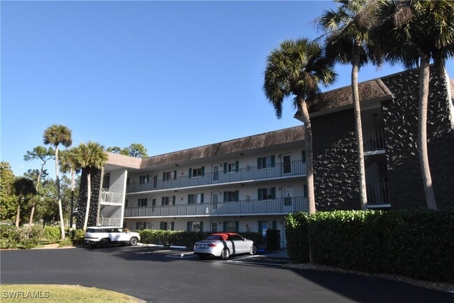 Building Photo - 5667 Rattlesnake Hammock Rd Unit B-205