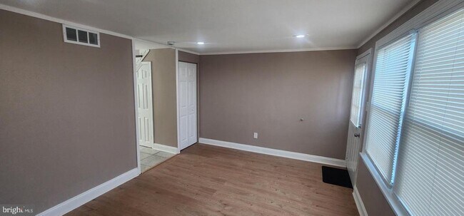 Photo - 7915 Eastdale Rd