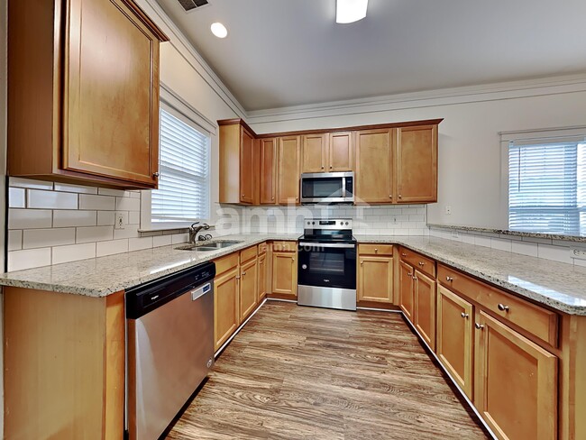 Photo - 206 Hydrangea St