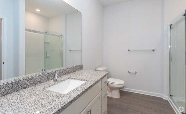 1BR, 1BA - 748SF - Bathroom
