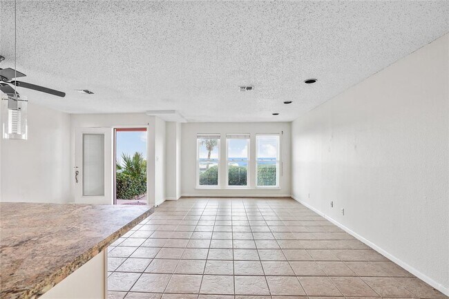 Photo - 8416 Seawall Blvd