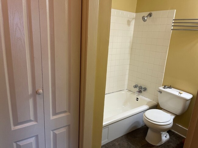 Photo - 2 Bed, 1 Bath Apartment Unit Apt 1