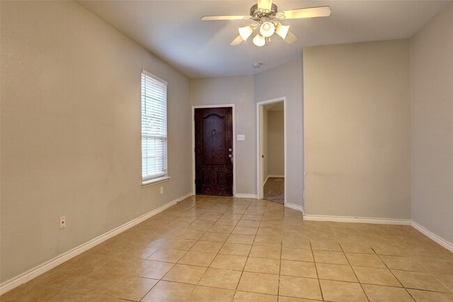 Photo - 5916 Round Up Ln