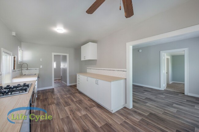 Photo - 1314 Beechwood St NE