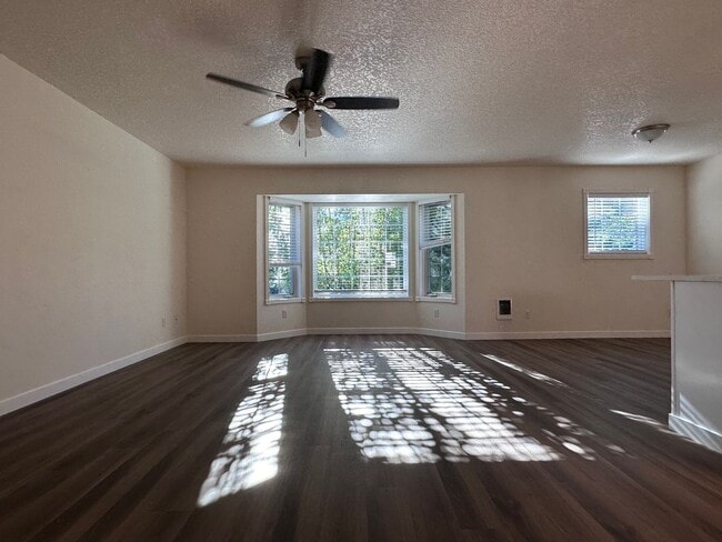 Photo - 715 NE Roberts Ave Unit 715