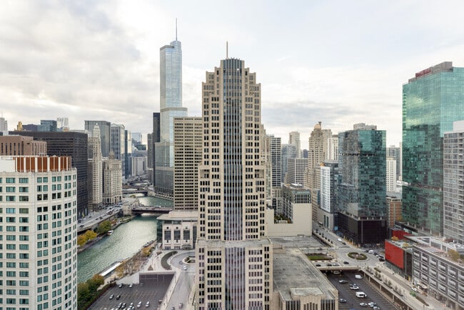 Photo - 340 E North Water St Unidad FL16-ID1419