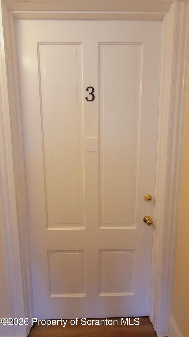 Photo - 864 S Main St