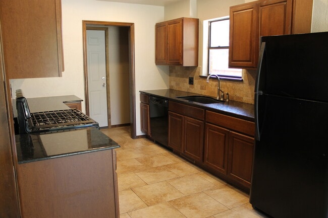 Photo - 2325 Apple Way