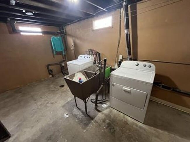 Photo - 5 bedroom/ 2 bath home within walking distance to BSU