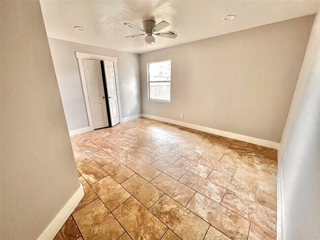 Photo - 914 Bunton St