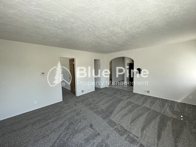 Photo - 301 E 18th St Unit 3