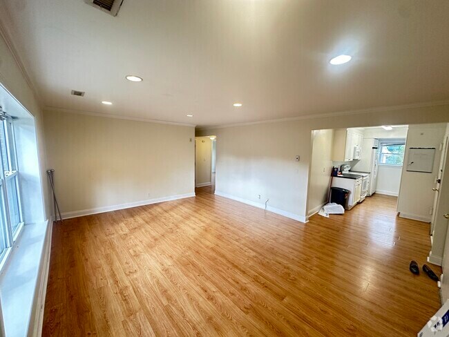 Building Photo - 140 Newton St Unit 1 Rental
